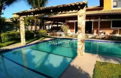 Caravelas - búzios - casa duplex, com 2 salas, 6 quartos (5 suítes), 7 banheiros, 135m² área constru