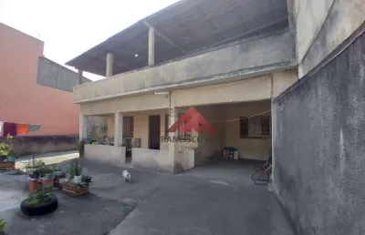 Casa com 3  quartos, próximo à praça do  bandeirantes. - são gonçalo/rj