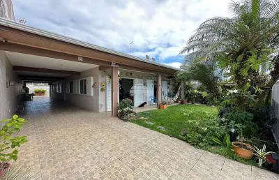 Casa com 5 quartos à venda na rua odilon santana gomes, 41, costa azul, matinhos, 376 m2 por r$ 1.349.900
