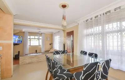 Casa com 4 quartos à venda na rua clara polsin, 535, novo mundo, curitiba, 270 m2 por r$ 1.100.000