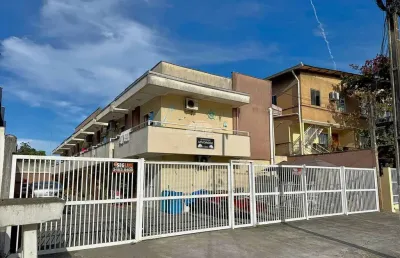 Casa em condomínio fechado com 2 quartos à venda na avenida guarapuava, 1308, caiobá, matinhos, 70 m2 por r$ 395.000