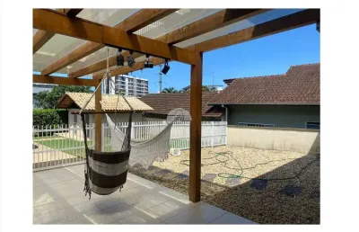 Casa com 3 quartos à venda na rua henrique fismer, 71, santo antônio, joinville, 154 m2 por r$ 800.000