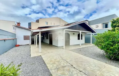 Casa com 4 quartos à venda na avenida paranaguá, 9904, albatroz, matinhos, 101 m2 por r$ 620.000