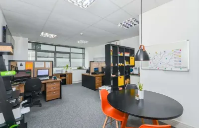 Sala comercial à venda na avenida sete de setembro, 2451, centro, curitiba, 35 m2 por r$ 379.000