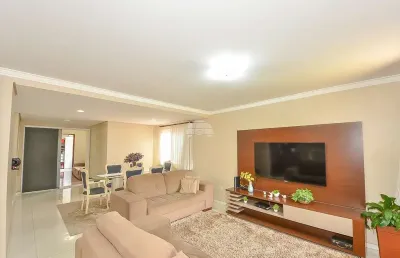Casa com 4 quartos à venda na rua vereador yrlan cavet, 450, alto boqueirão, curitiba, 370 m2 por r$ 1.300.000