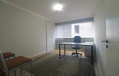 Sala comercial para alugar na travessa itararé, 55, centro, curitiba, 38 m2 por r$ 700