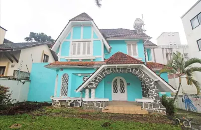 Casa comercial para alugar na rua general carneiro, 638, alto da glória, curitiba, 150 m2 por r$ 8.000