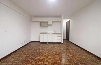 Apartamento com 1 quarto para alugar na rua tibagi, 779, centro, curitiba, 33 m2 por r$ 1.050