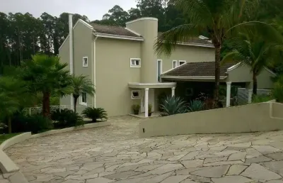 Casa em condomínio fechado com 4 quartos para alugar na Avenida Ceci, Alphaville, Barueri