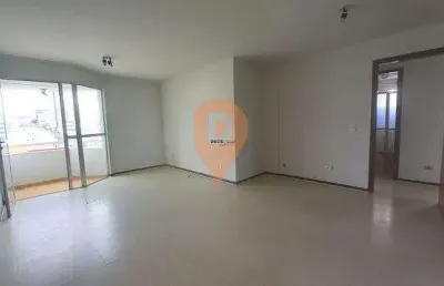 Apartamento centro, 3 banheiros, 9º andar, 1 vaga coberta e livre.