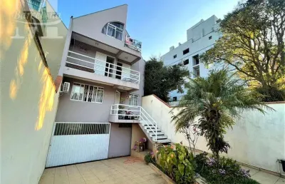 Sobrado com ótimo terreno há metros do palladium ao lado muffato 240 m2 semi mobiliado  estuda permuta por apartamento.