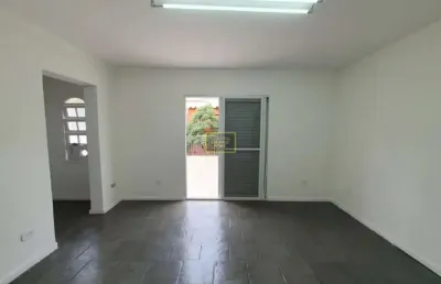 Casa comercial com 4 salas para alugar na Rua Professor Gonzaga Duque, 163, Pompéia, São Paulo