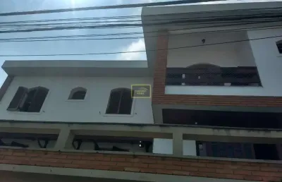 4 dormitórios sendo 3 suites ,4 vagas de garagem cobertas.