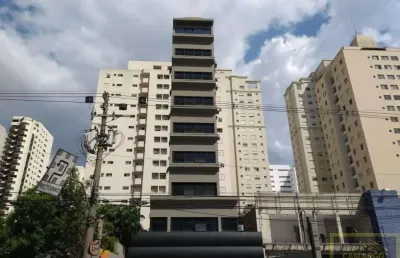 Ótimo prédio comercial possui 7 andares, próximo a estação de metrô moema.