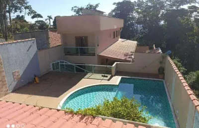 Casa - 06 quartos - 05 banheiros - piscina - tijuco preto