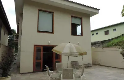 Casa com 3 quartos para alugar na Avenida João Paulo Ablas, Jardim da Glória, Cotia