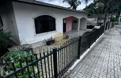 Casa com 3 quartos à venda na josé dias, 62, iririú, joinville por r$ 500.000