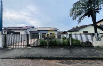 Casa com 3 quartos à venda na rua osvaldo bittelbrunn, 300, fátima, joinville por r$ 474.900