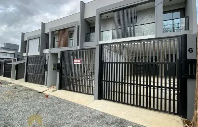 Casa com 3 quartos à venda na alziro zarur, 220, bom retiro, joinville por r$ 660.000