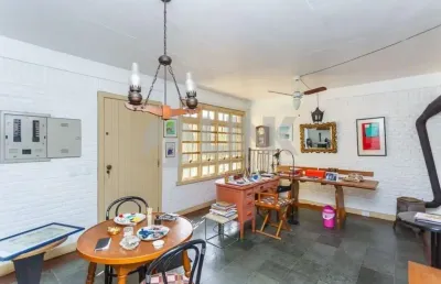 Apartamento 2 dormitórios com 1 vaga de garagem à venda no bairro menino deus em porto alegre próximo da avenida padre cacique