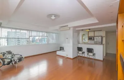 Apartamento de 2 dormitórios sendo 1 suíte com 2 vagas de garagem à venda no bairro moinhos de vento em porto alegre próximo ao parcão