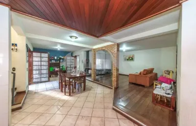 Casa de 3 quartos com 4 vagas à venda no bairro auxiliadora em porto alegre