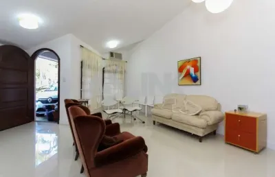 Casa de 3 quartos com 4 vagas de garagem à venda no bairro três figueiras em porto alegre