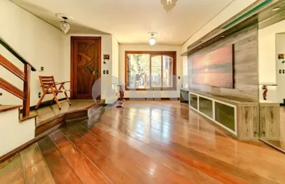 Casa de 3 quartos com 3 suítes e 2 vagas à venda no bairro menino deus em porto alegre