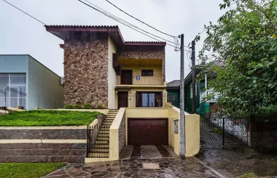 Casa com 3 quartos à venda na rua bispo sardinha, 95, vila ipiranga, porto alegre por r$ 749.900