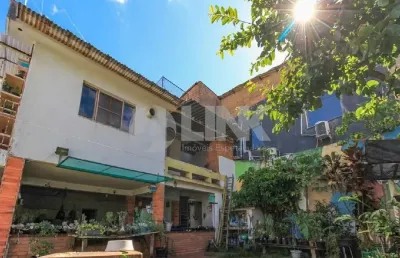 Casa de 5 quartos, 2 suítes e 2 vagas de garagem á venda no bairro três figueiras em porto alegre