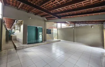 Casa a venda na av. camapuã e próxima bola da eucatur , 3 quartos com armários, 2 banheiros, cozinha ampla