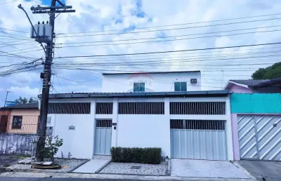Aluga casa duplex com 4 quartos espaçosos, sendo duas ótimas suítes e 3 vagas de garagem cobertas, novo aleixo.