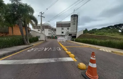 Apartamento com 2 quartos para alugar na rua reinaldo gadens, 210, jardim iruama, campo largo, 44 m2 por r$ 900