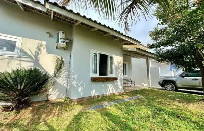 Casa averbada com 03 dormitórios,  01 suíte,  6 vagas e com 120m² em gravatá por r$ 780.000.  imóvel residencial em navegantes/sc.