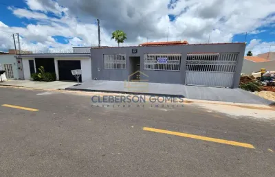 Casa para venda em caldas novas, estância itaguaí, 5 dormitórios, 1 suíte, 2 banheiros, 4 vagas