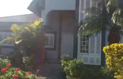 Casa de 380 metros quadrados no bairro vacchi com 4 quartos