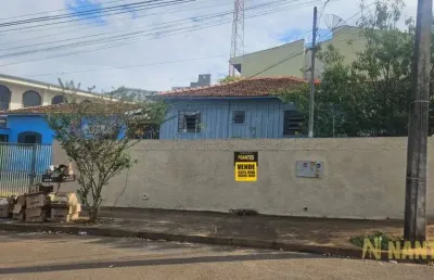 Casa de esquina a venda, com 322 metros, a poucos metros do zerão, londrina/pr.