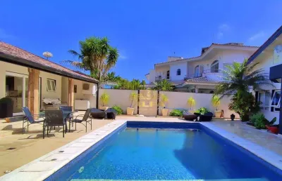 Casa em condomínio fechado com 4 quartos à venda na Rua Cinquenta E Hum, 480, Jardim Acapulco, Guarujá