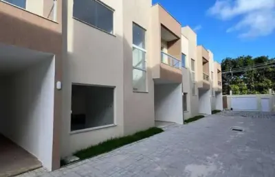 Duplex em ipitanga: seu refúgio particular a 200 metros da praia.