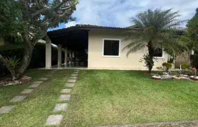 Casa térrea no condomínio maanaim - abrantes 3/4 sendo uma suíte com energia solar.
