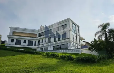 Linda casa com vista panorâmica para todo o condomínio fechado!
