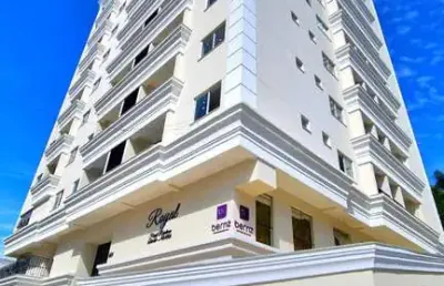 Apartamento com 2 quartos e suíte no tabuleiro, camboriú-sc. 2 salas, 2 banheiros, 1 vaga de garagem. 65 m² no royal forest residense.