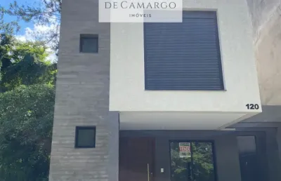 Triplex no condomínio vivendas do bosque santa cândida