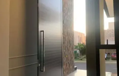 Casa em condomínio no residencial e empresarial alphaville, ribeirão preto-sp  3 quartos, 3 suítes, 2 salas, 4 banheiros, 4 vagas de garagem  alto padrão no quer imóvel negócios imobiliários.