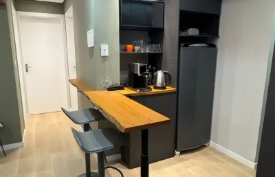 2 quartos, 1 vaga, elevador, mobiliado no bairro abraão, floripa