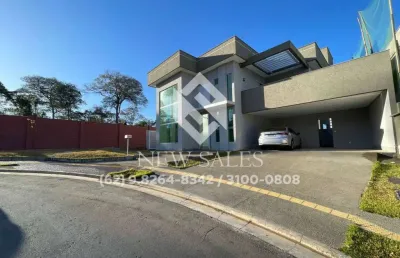Excelente sobrado em condomínio fechado em senador canedo