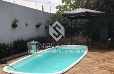 Casa com 3 quartos sendo uma suíte e localização privilegiada !!