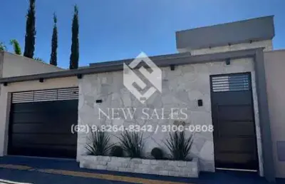 Casa alto padrão com 3 suítes, piscina e 168m² de elegância