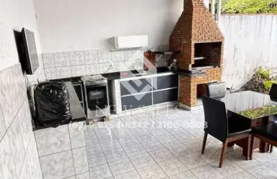 Casa em condominio- 2 quartos, 2 banheiros, armários-  vila brasilia