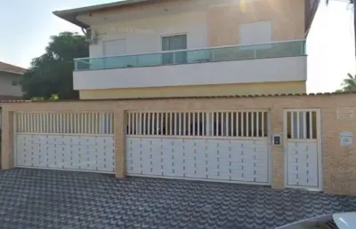 Casa de condomínio no tude bastos - 2 dorms e financia!